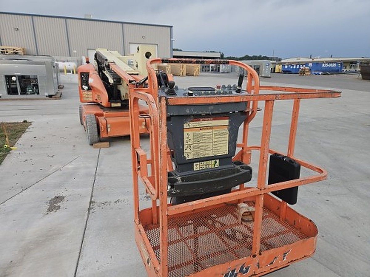 JLG E400AJPN photo 3