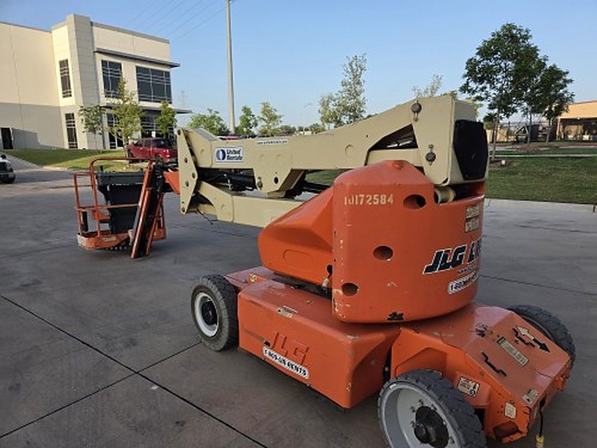 JLG E400AJPN photo 2