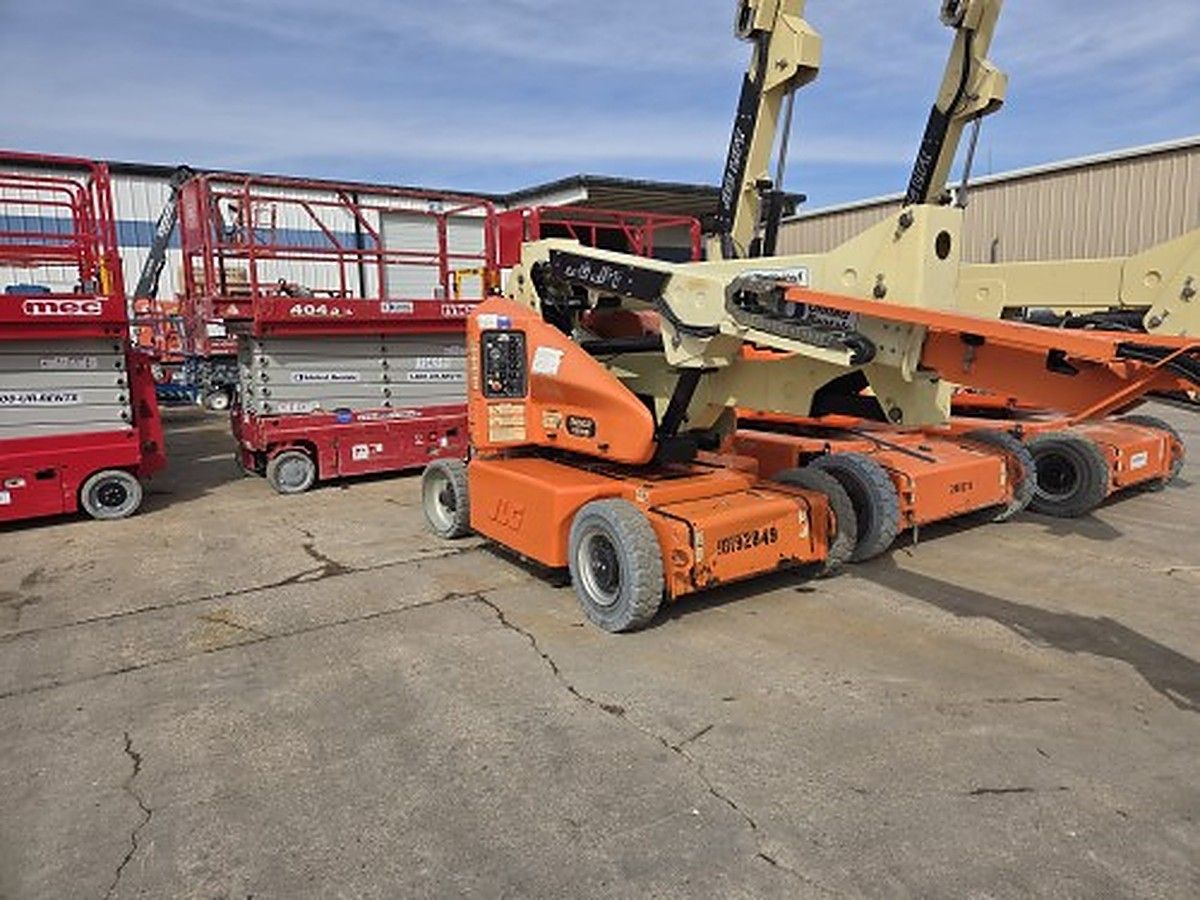 JLG E400AJPN photo 3