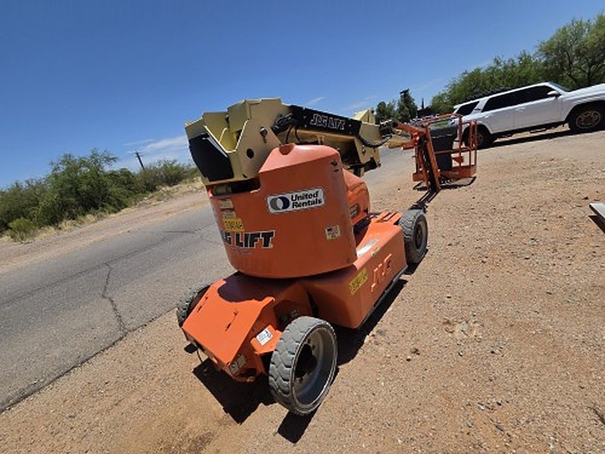 JLG E400AJPN photo 10