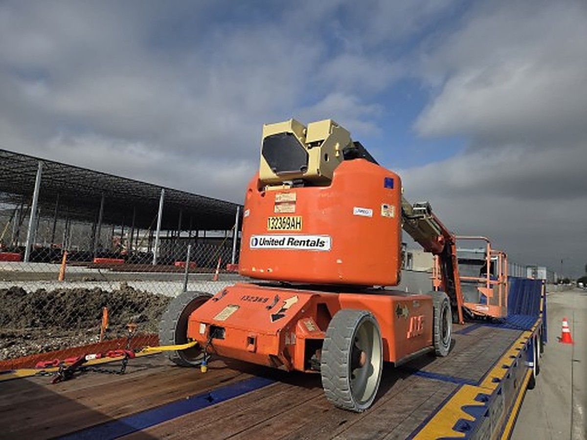 JLG E400AJPN photo 3