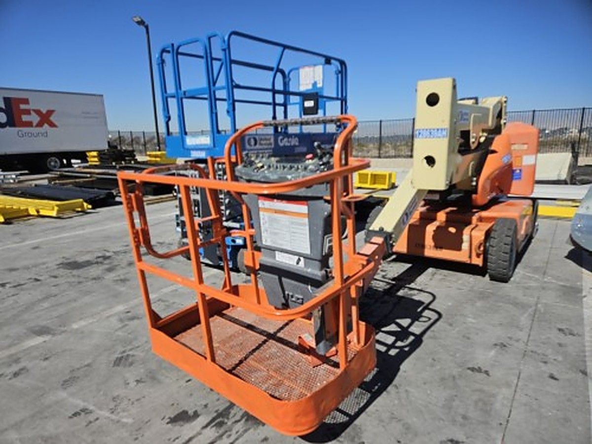 JLG E400AN photo 2