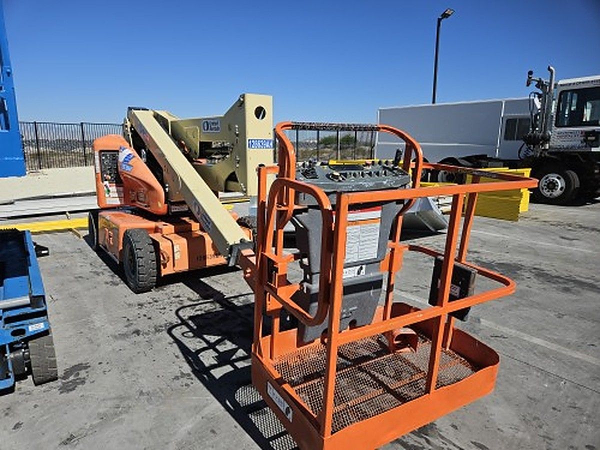 JLG E400AN photo 3