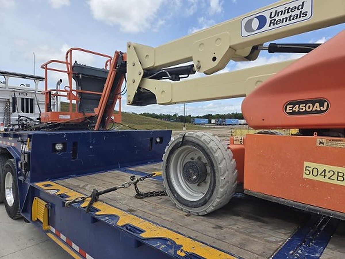 JLG E450AJ photo 2