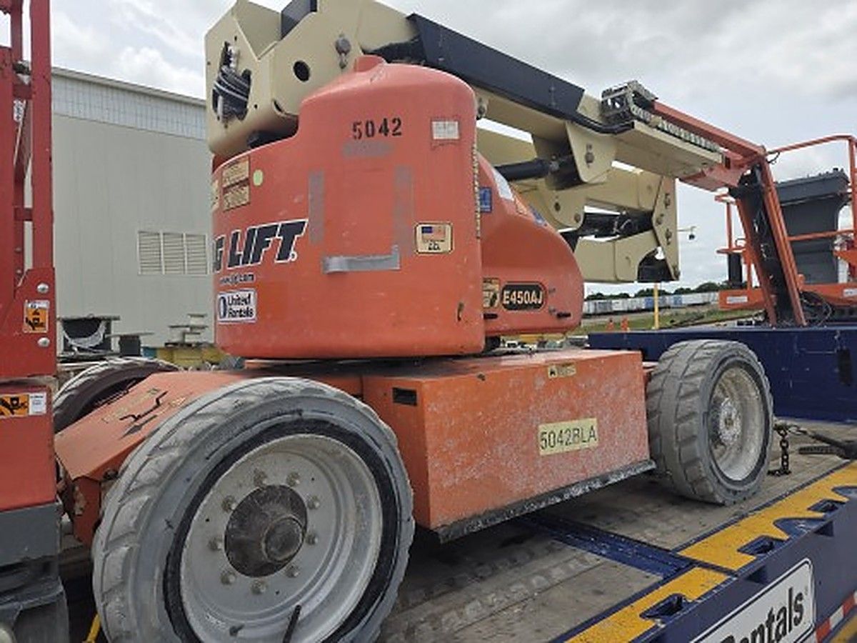 JLG E450AJ photo 3