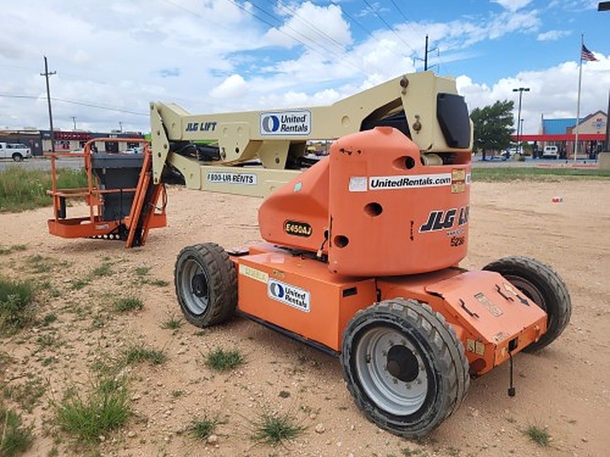 JLG E450AJ photo 2
