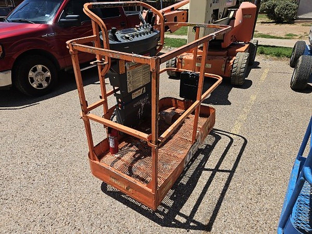 JLG E450AJ photo 10