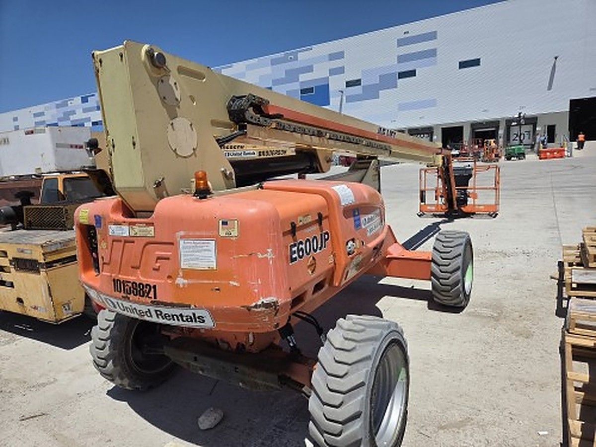 JLG E600JP photo 2