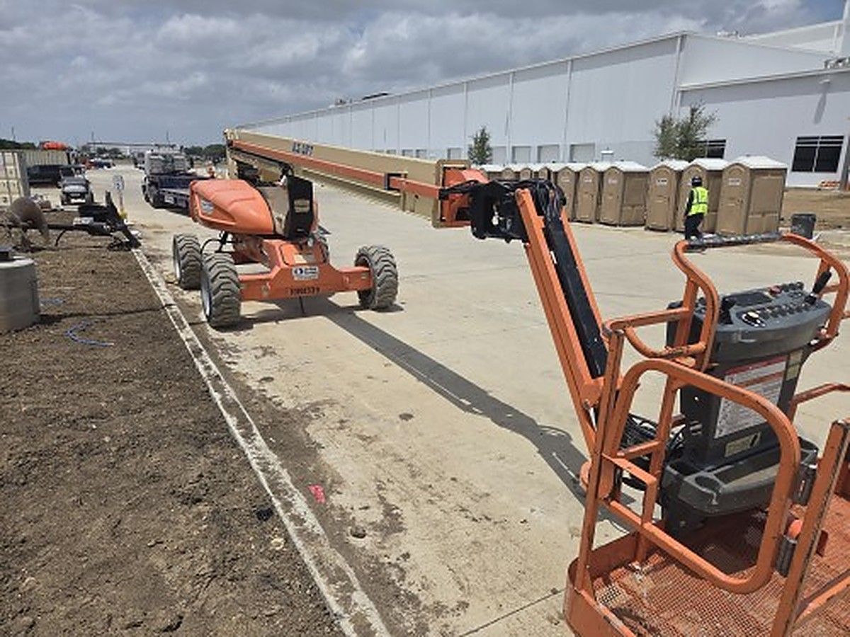 JLG M600JP photo 9