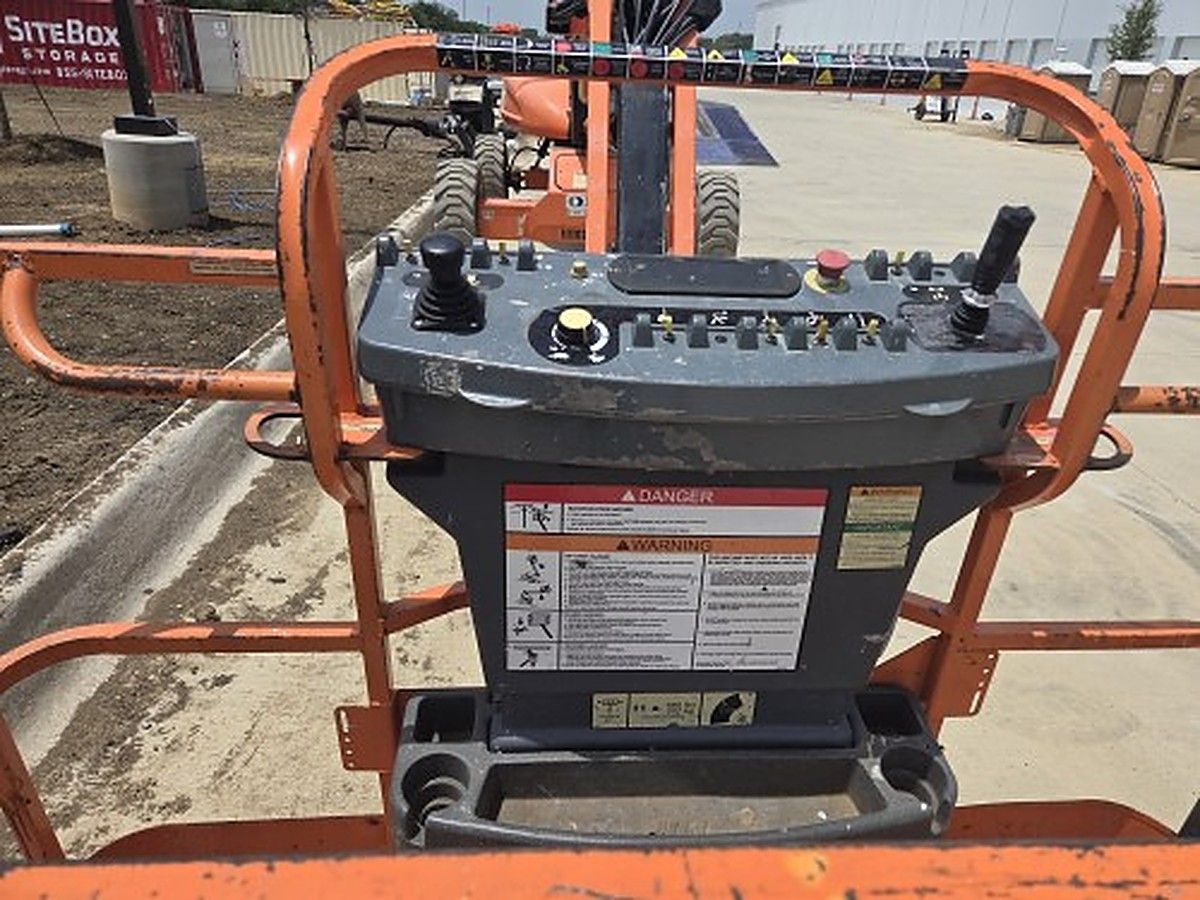 JLG M600JP photo 10