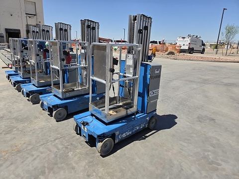 2014 GENIE GR-20 Vertical Lift 18-20' Elec Self Propelled