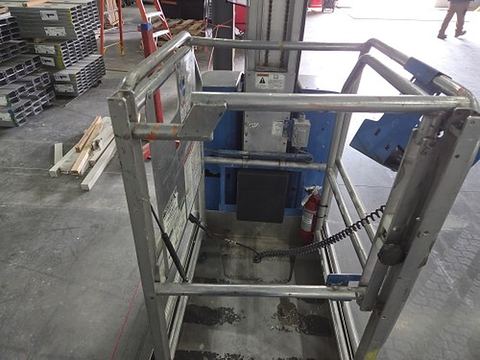 2014 GENIE GR-20 Vertical Lift 18-20' Elec Self Propelled