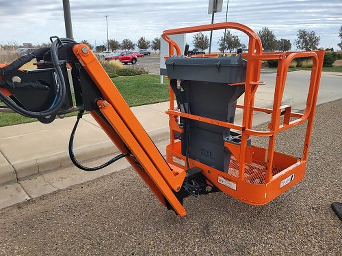 JLG E400AJPN photo 2