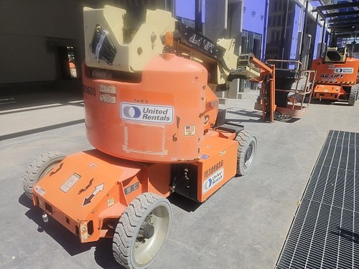 JLG E400AJPN photo 3
