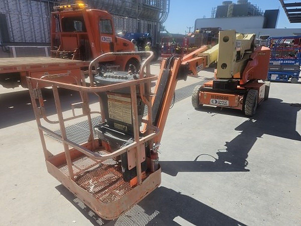 JLG E400AJPN photo 4