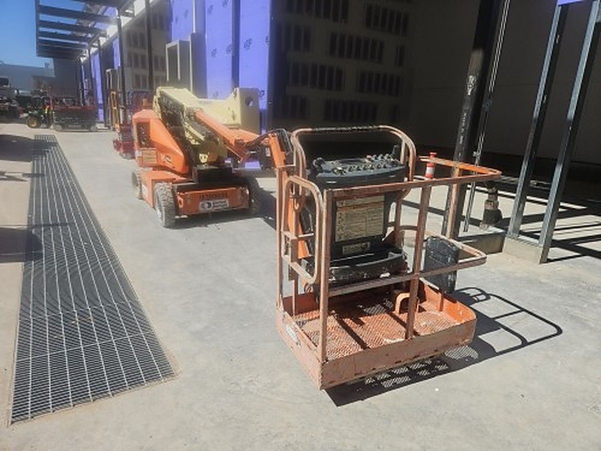JLG E400AJPN photo 6