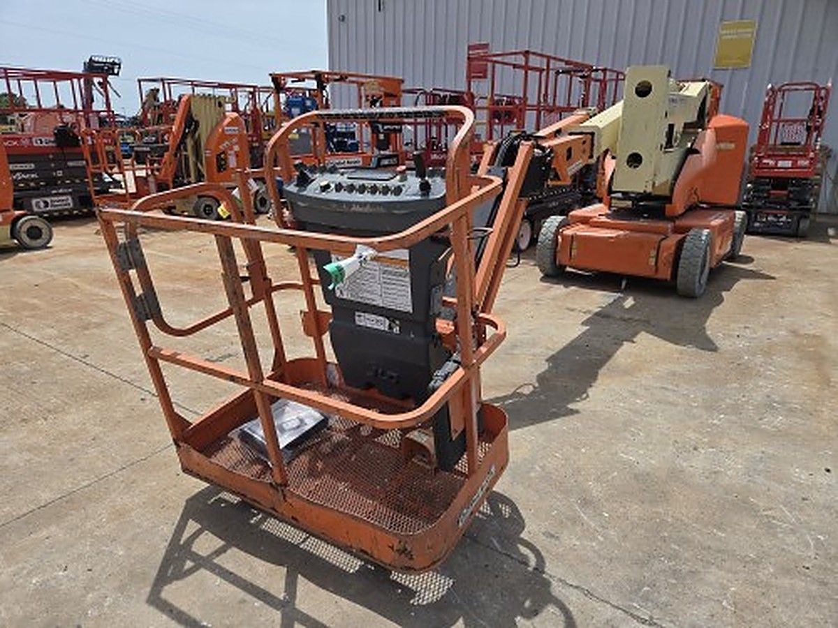 JLG E400AJPN photo 2