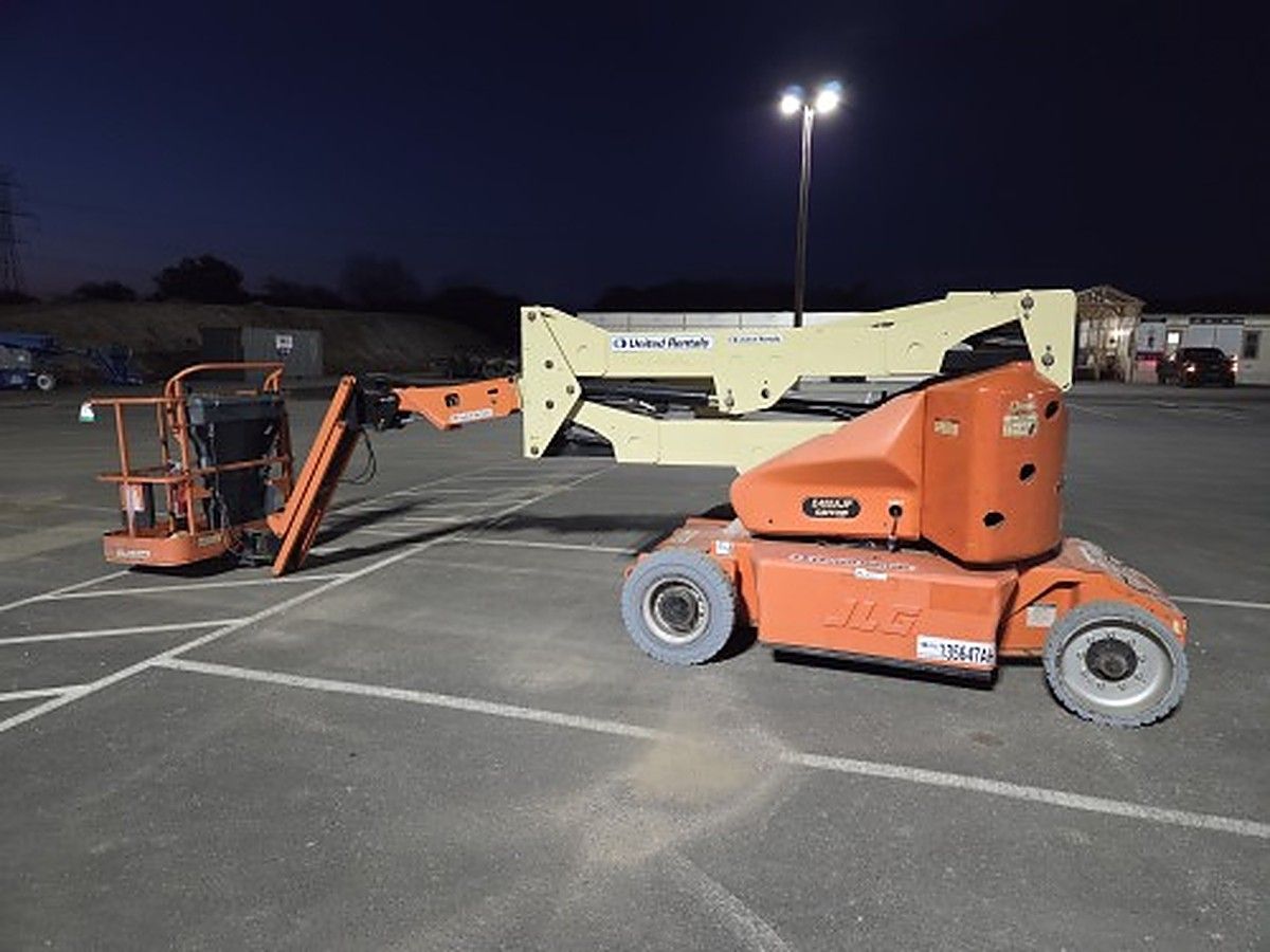 JLG E400AJPN photo 16