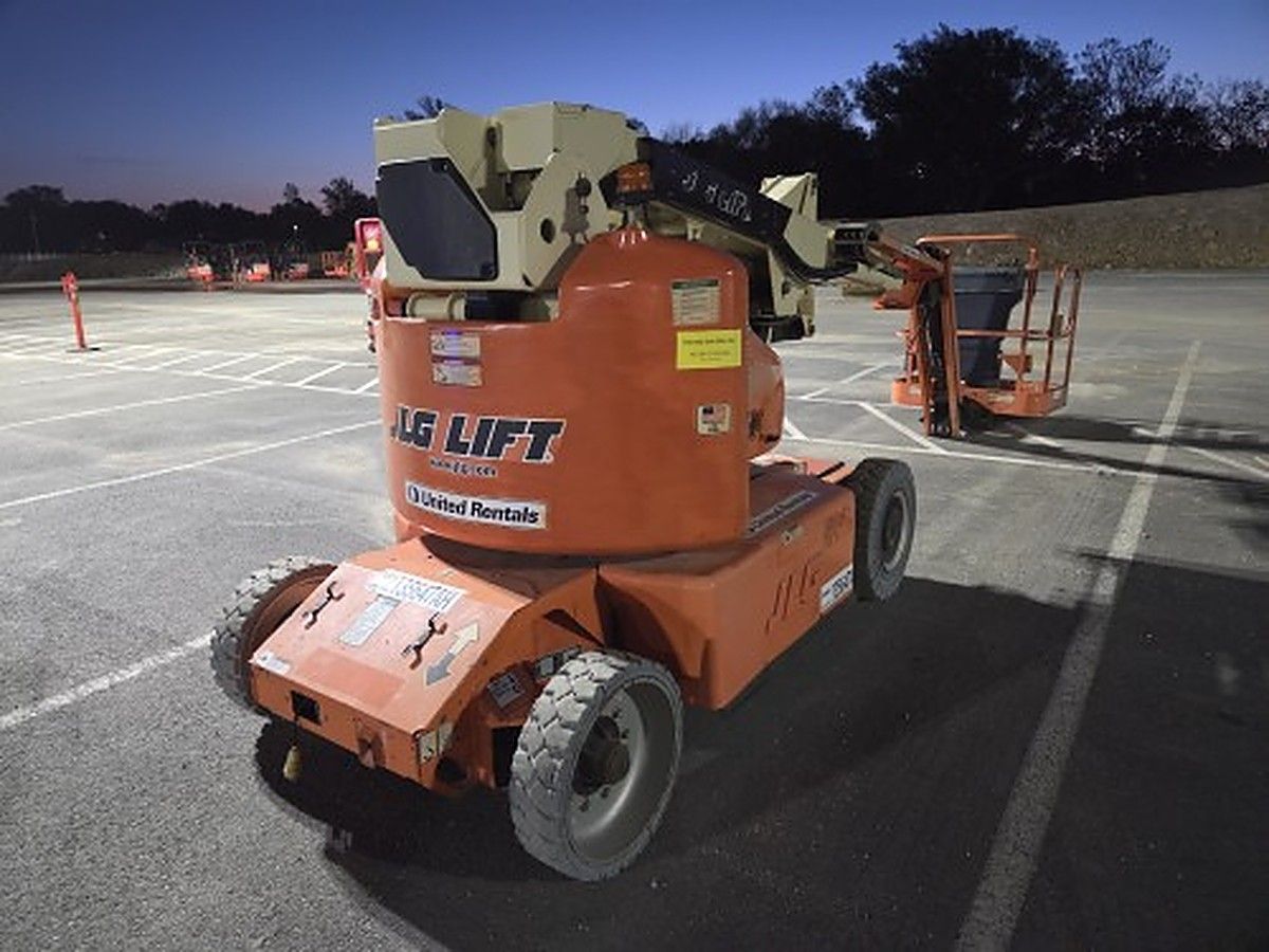 JLG E400AJPN photo 8