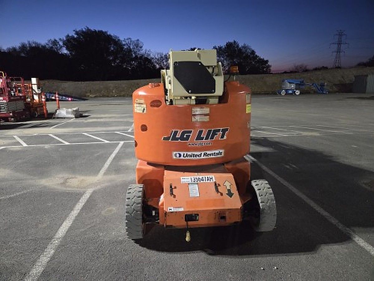 JLG E400AJPN photo 10
