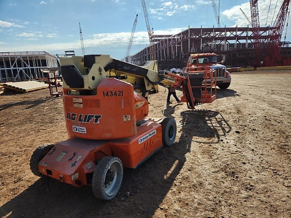 JLG E400AJPN photo 3