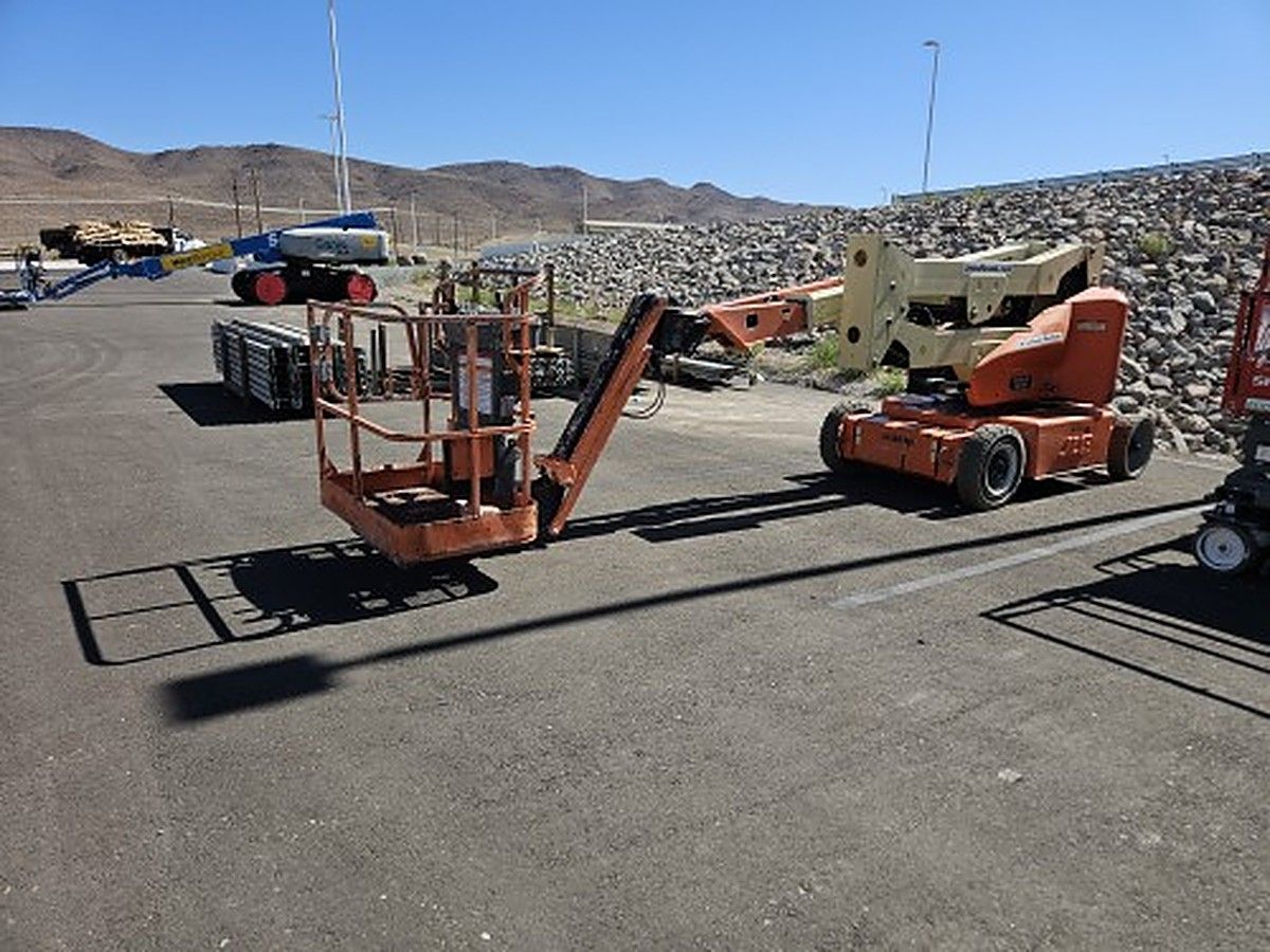 JLG E400AJPN photo 2