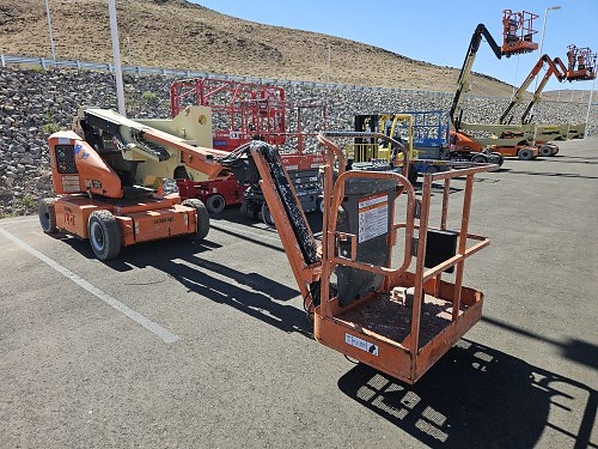 JLG E400AJPN photo 3