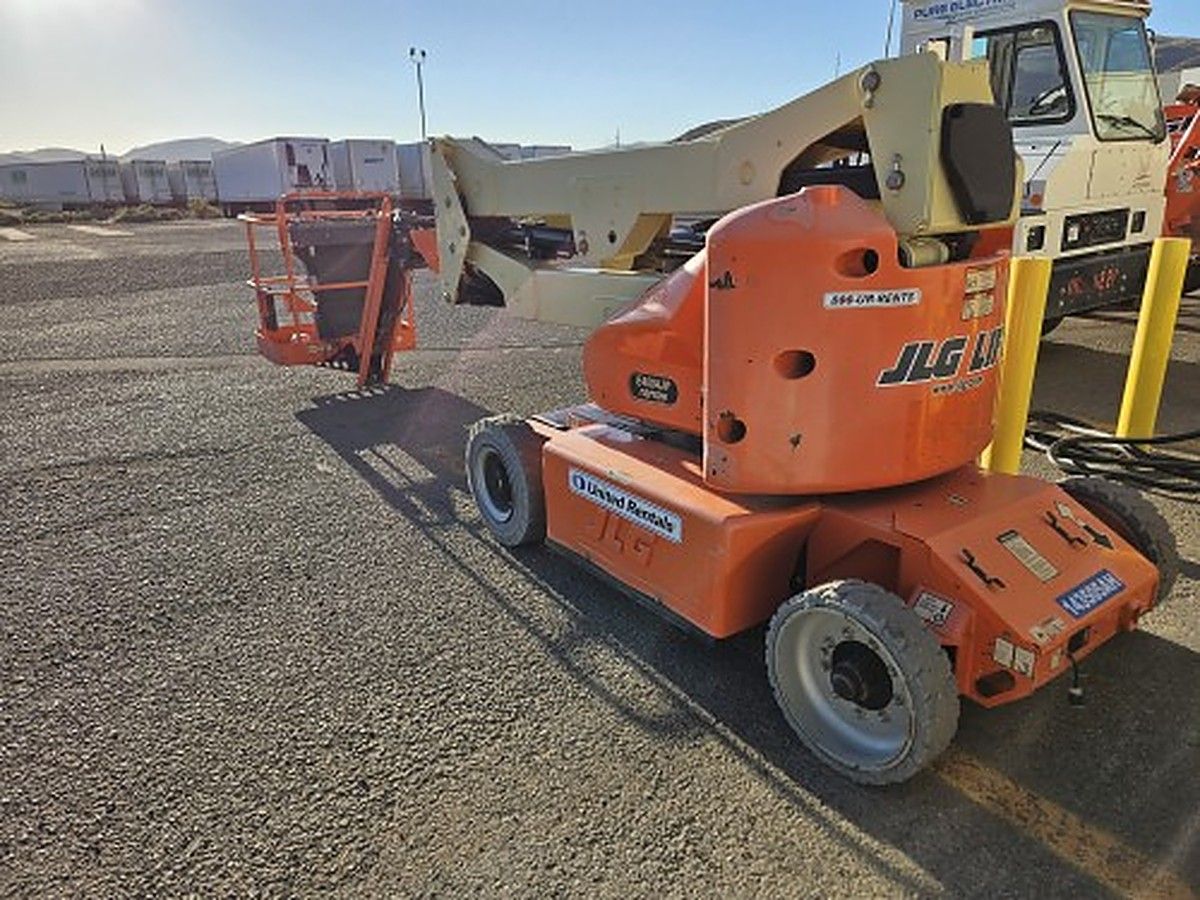 JLG E400AJPN photo 2