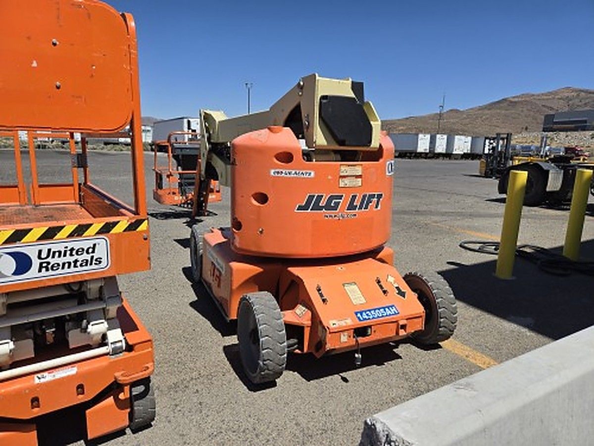 JLG E400AJPN photo 10