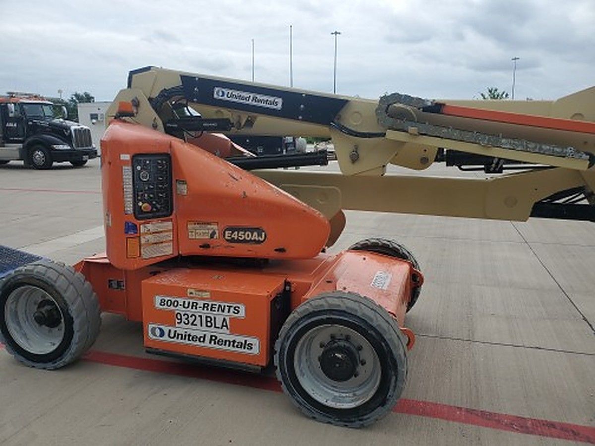 JLG E450AJ photo 2