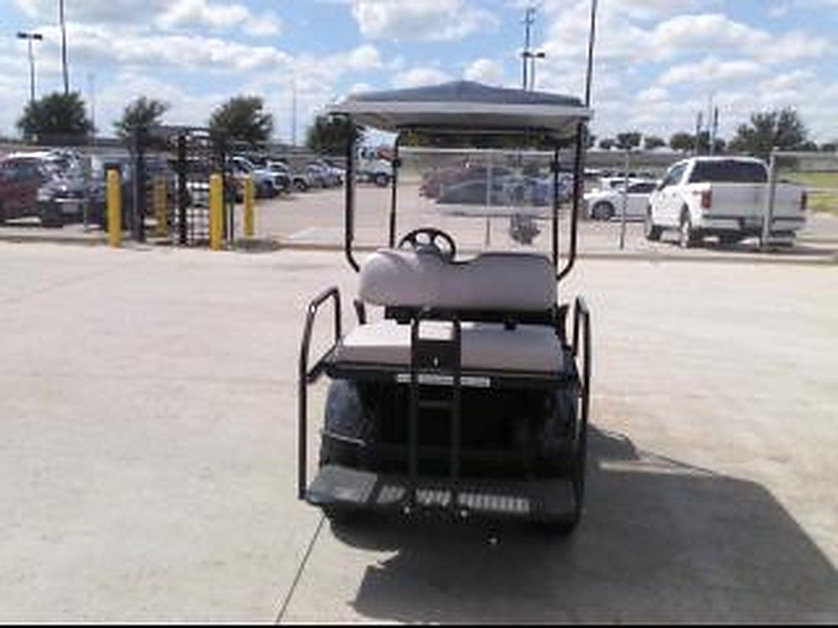 EZ-GO CUSHMAN 4X photo 3
