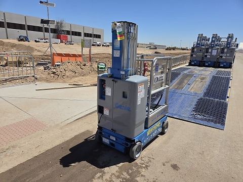 2015 GENIE GR-20 Vertical Lift 18-20' Elec Self Propelled