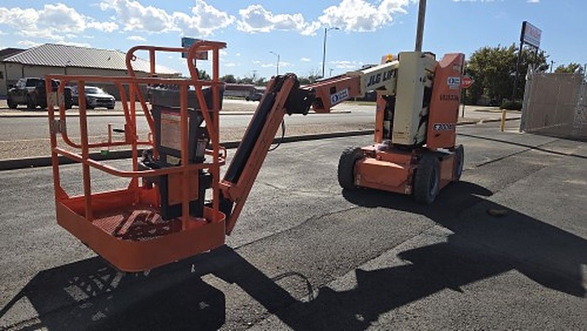JLG E300AJP photo 2
