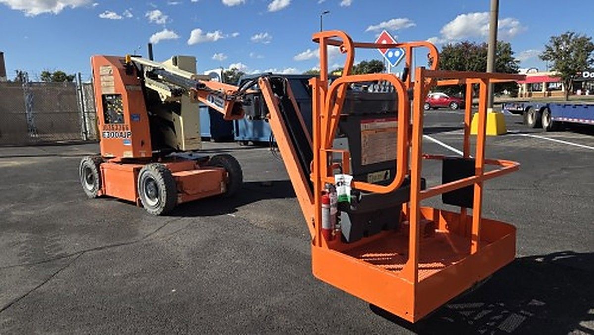 JLG E300AJP photo 7