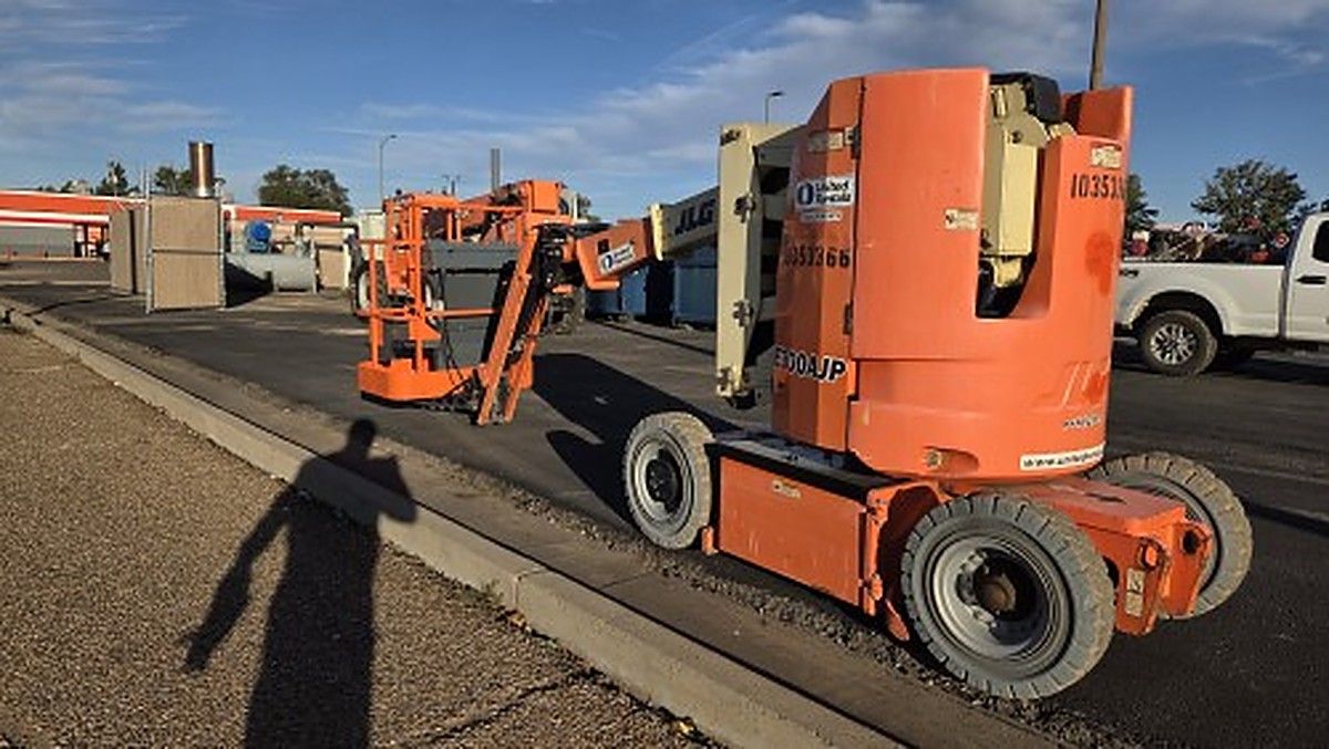 JLG E300AJP photo 9