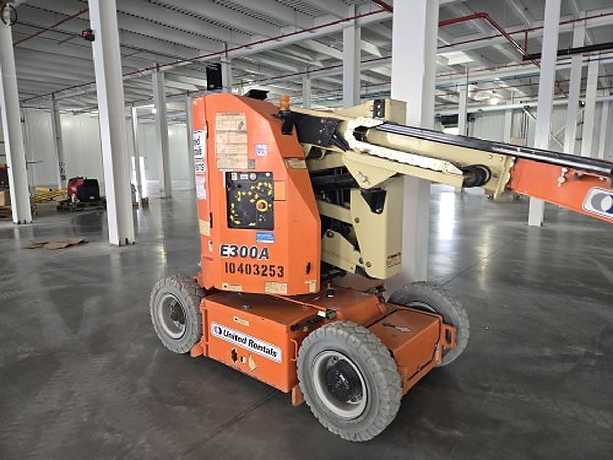 JLG E300AJP photo 3