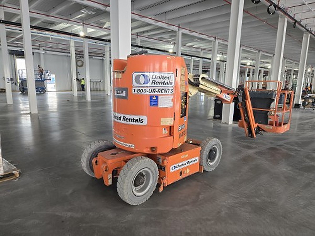 JLG E300AJP photo 5