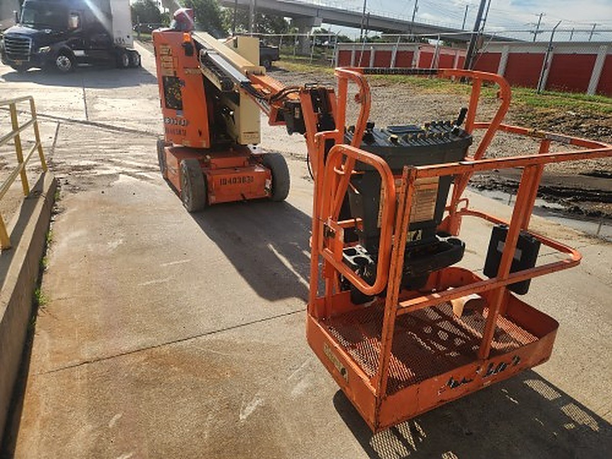 JLG E300AJP photo 5