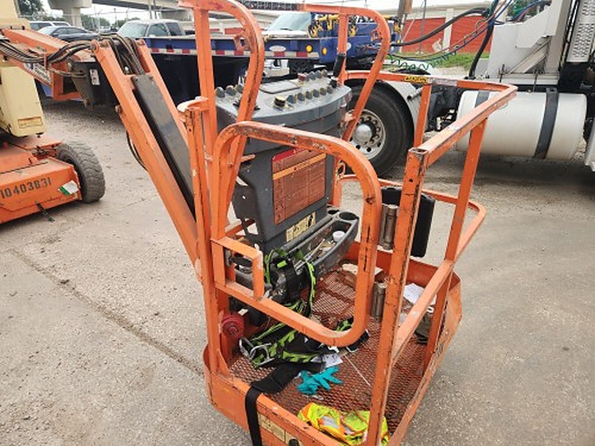JLG E300AJP photo 7