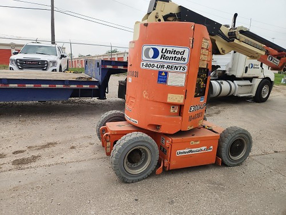JLG E300AJP photo 10