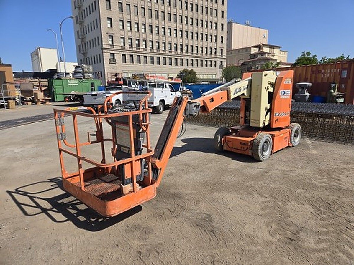 JLG E300AJP photo 2