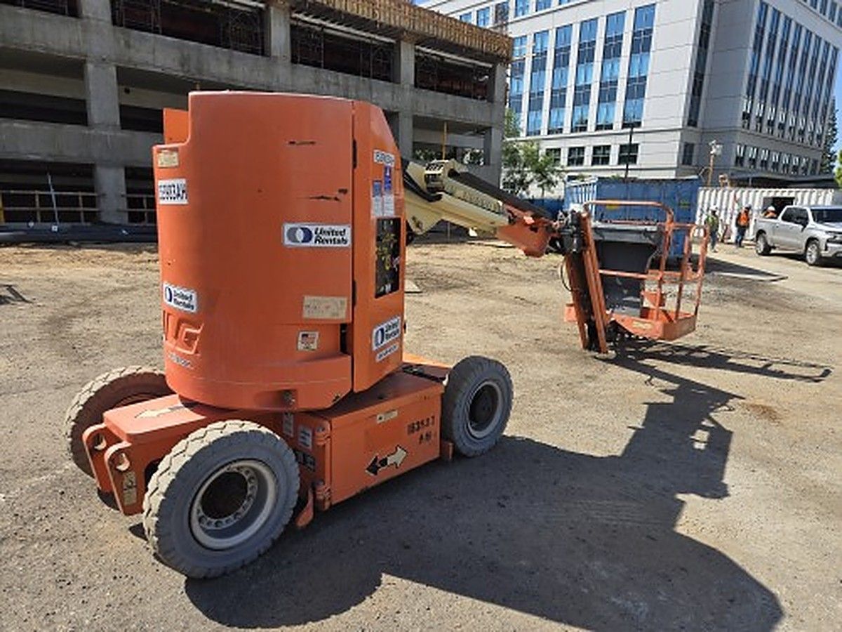 JLG E300AJP photo 5