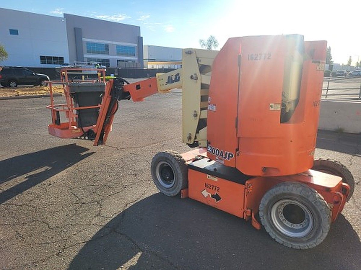 JLG E300AJP photo 2