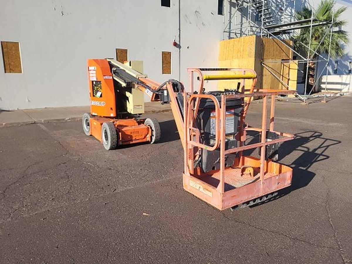 JLG E300AJP photo 3