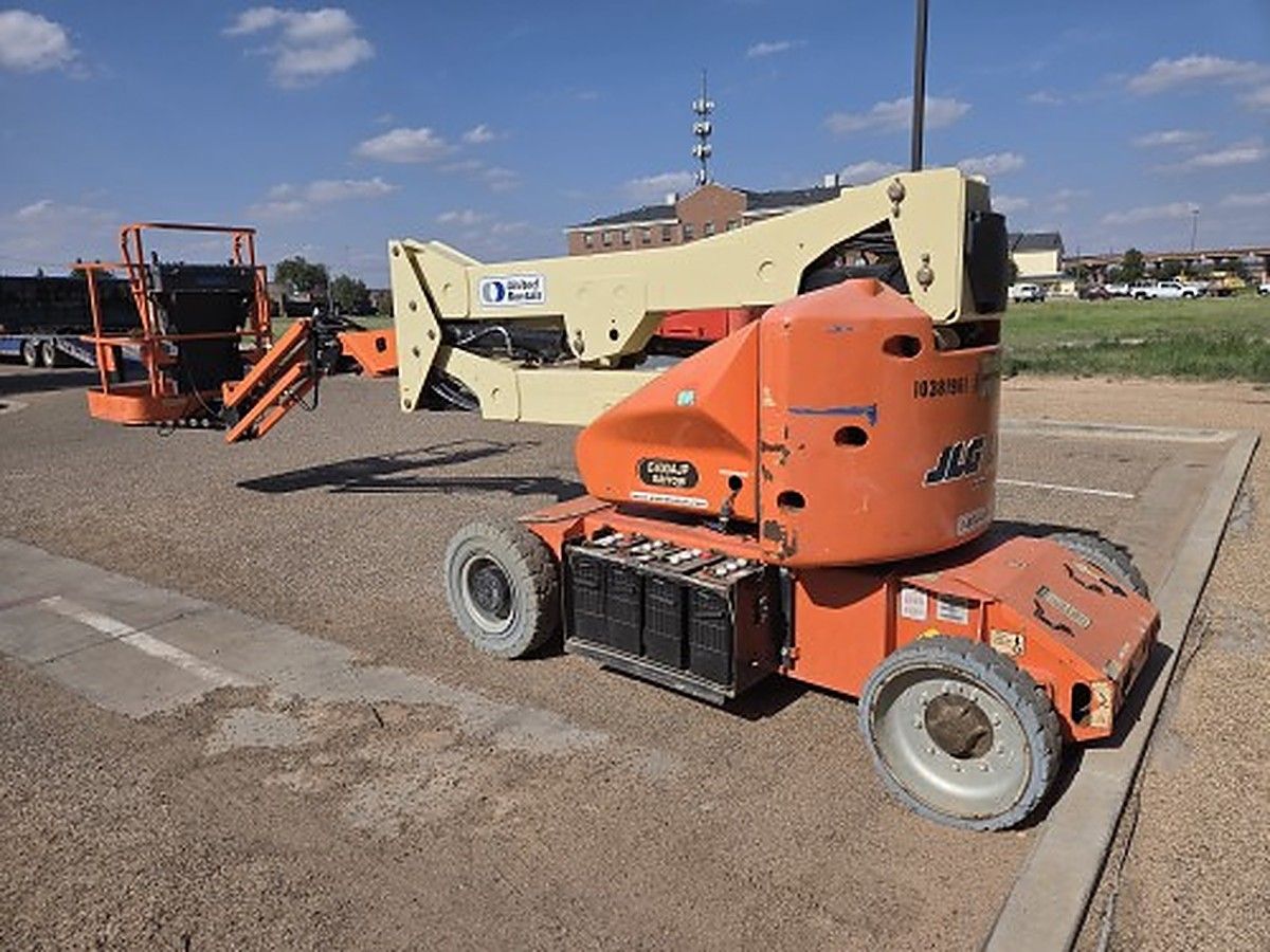 JLG E400AJPN photo 2