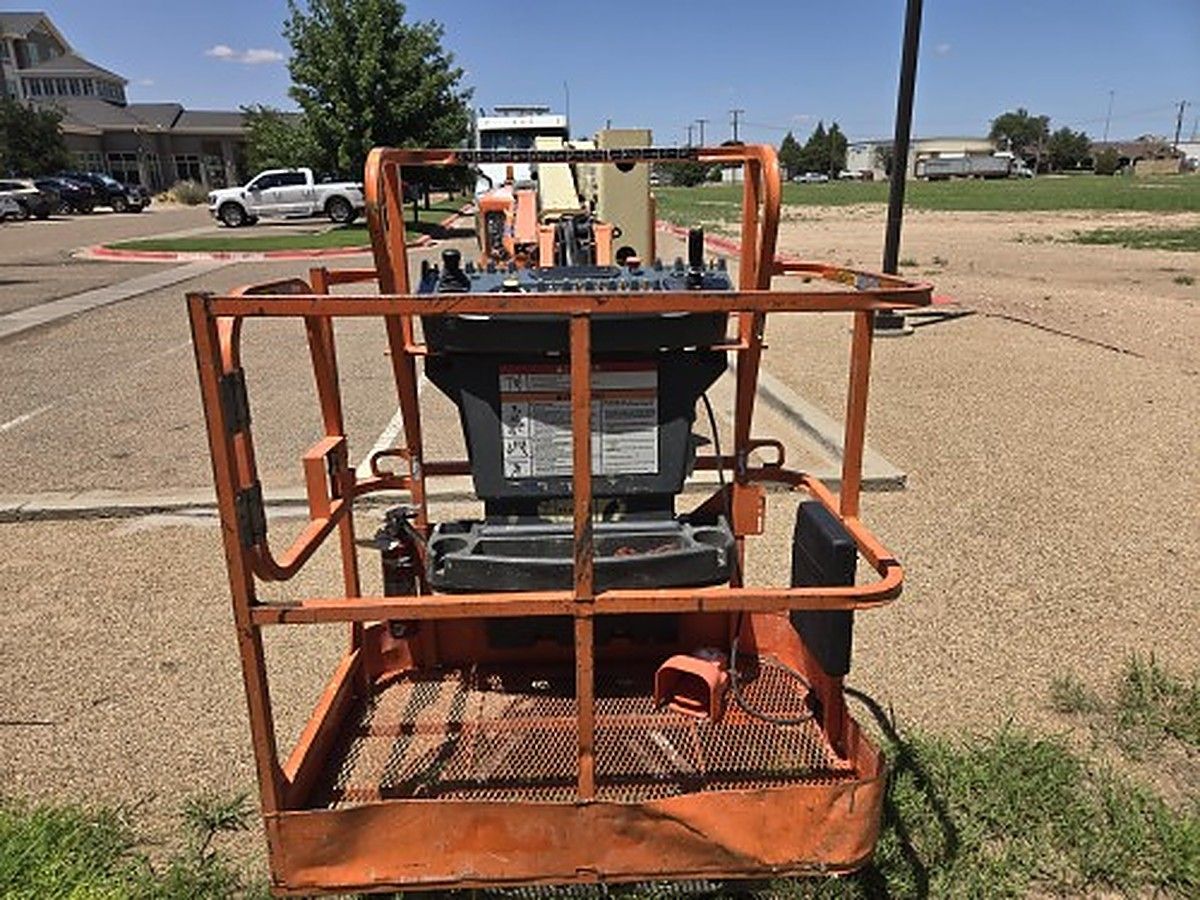 JLG E400AJPN photo 4