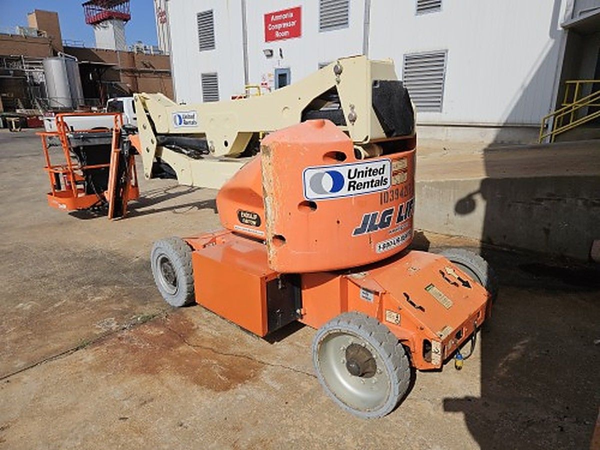 JLG E400AJPN photo 3