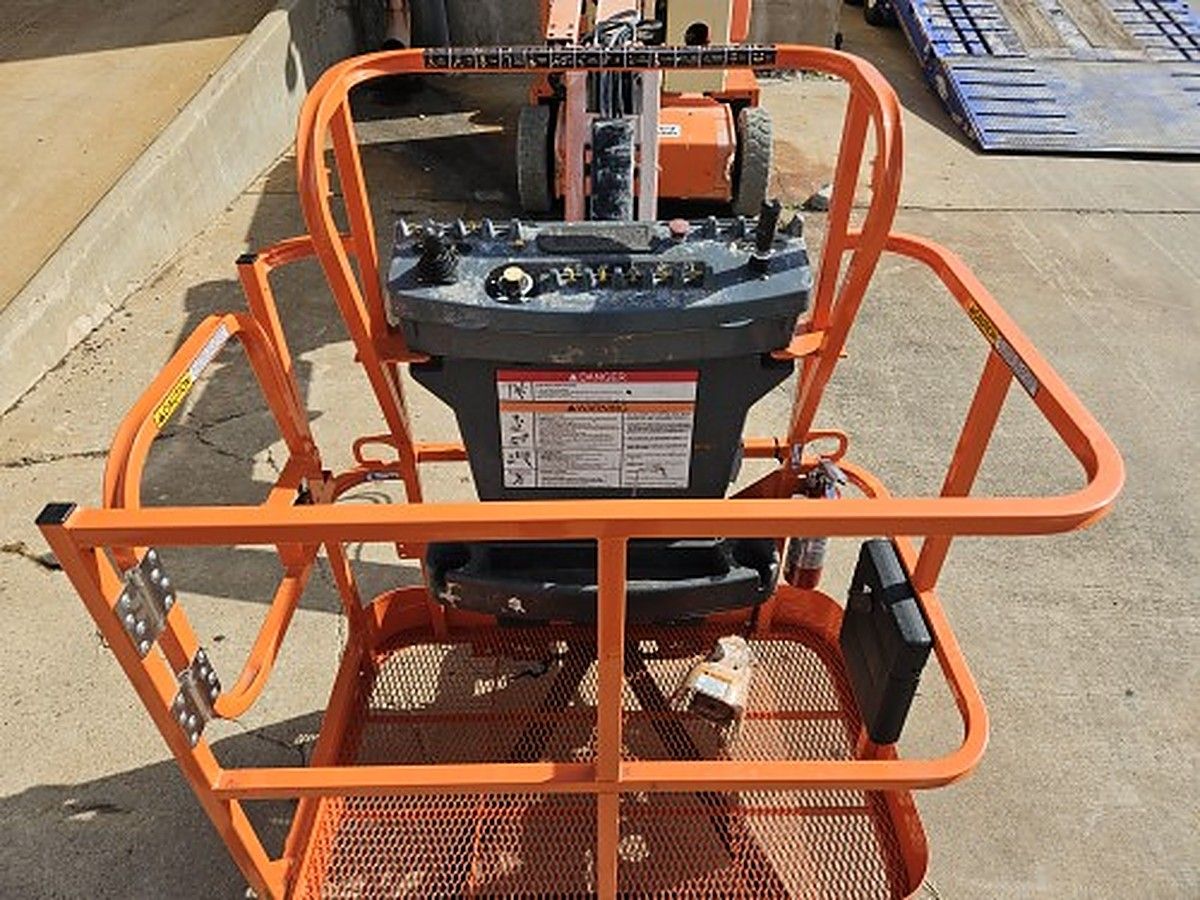 JLG E400AJPN photo 4