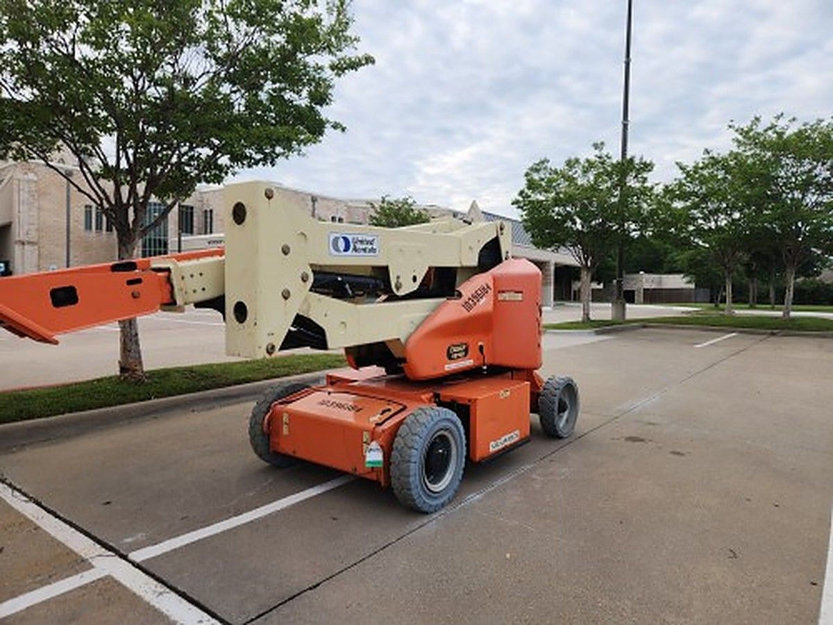 JLG E400AJPN photo 2
