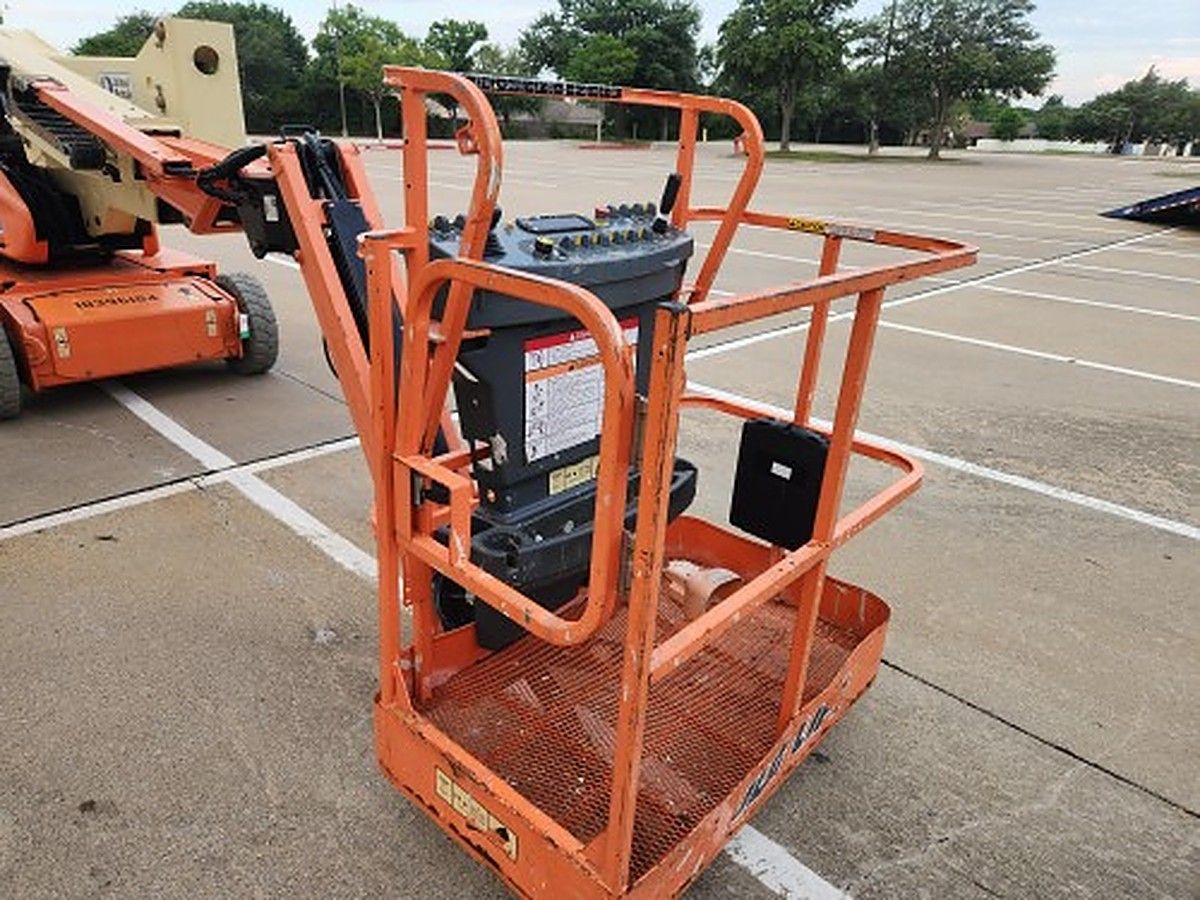 JLG E400AJPN photo 3